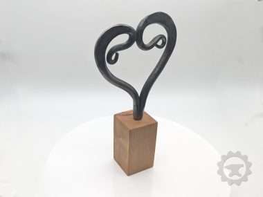 Foto van Gesmeed klein hartje (liefdes symbool)
